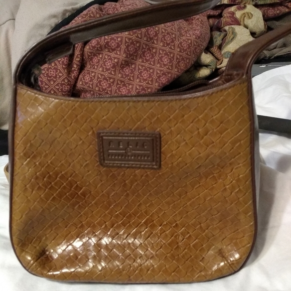 Relic Brand Leathers Woven Leather Purse - Picture 1 of 8